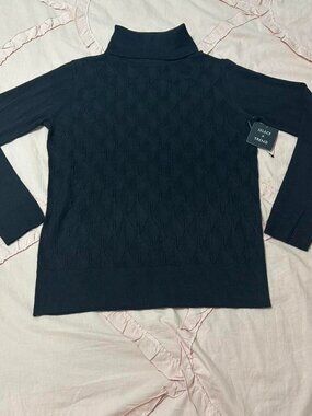NWT lightweight black turtleneck sweater top with diamond pattern.